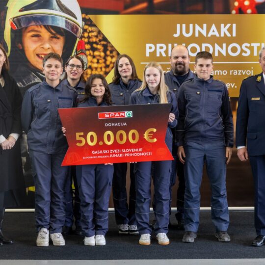https://www.gzl.si/wp-content/uploads/2025/12/SPAR-Slovenija-s-50.000-evri-podprl-junake-prihodnosti-4-Large-540x540.jpg