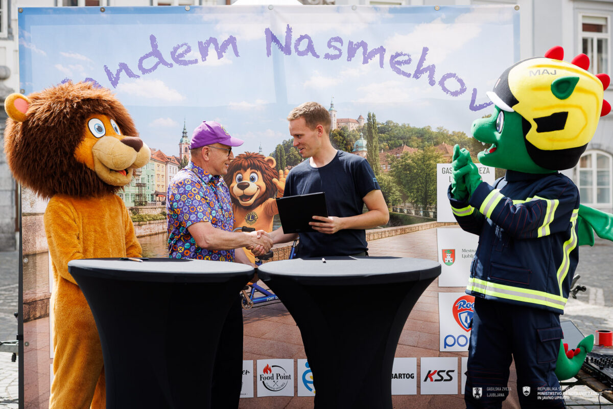2026_06_13 - Dogodek Tandem nasmehov (MNZJU LOGO) spletna stran-001 (1)